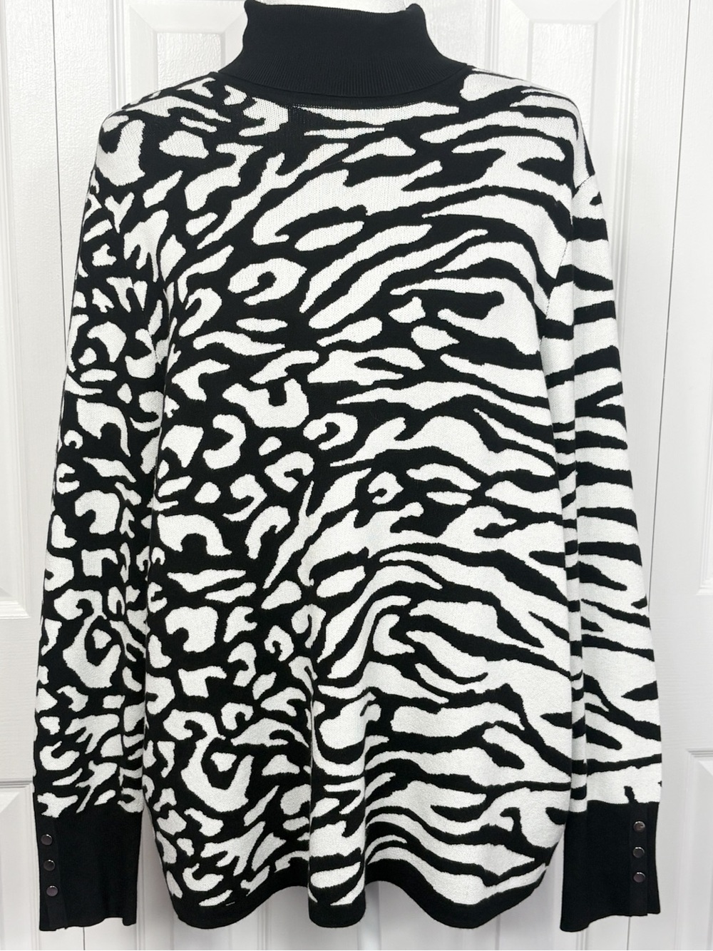 Chico's Black & White Mixed Animal Print Button Cuff Turtleneck Sweater XL